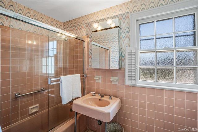 110 Knollwood Road, Rockville Centre, NY 11570