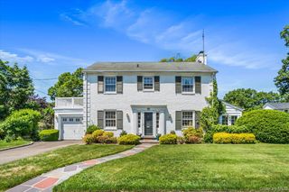 110 Knollwood Road, Rockville Centre, NY 11570