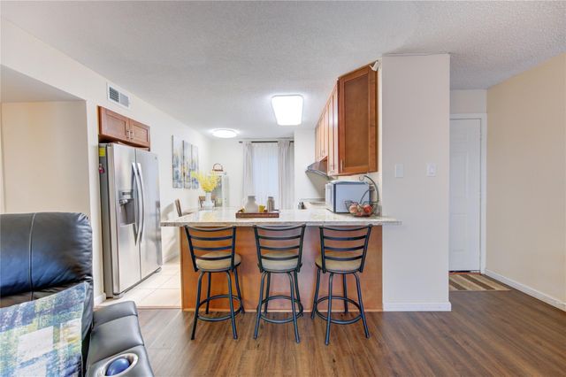 1901 S Voss Road 4, Houston, TX 77057