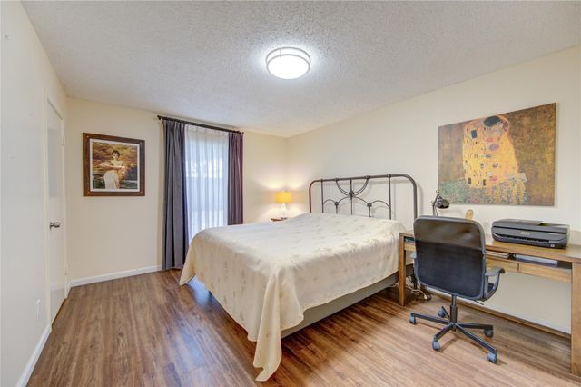 1901 S Voss Road 4, Houston, TX 77057