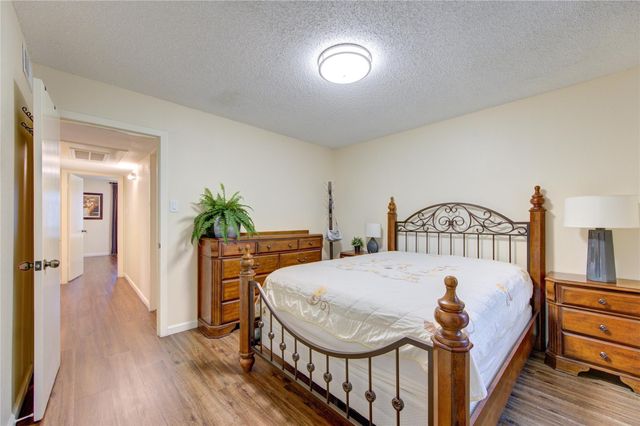 1901 S Voss Road 4, Houston, TX 77057