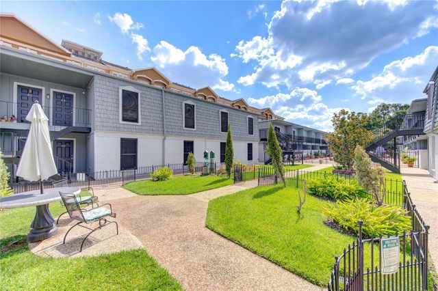 1901 S Voss Road 4, Houston, TX 77057