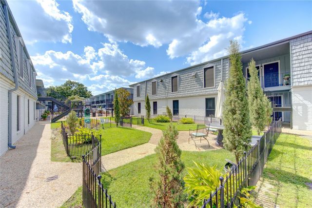 1901 S Voss Road 4, Houston, TX 77057