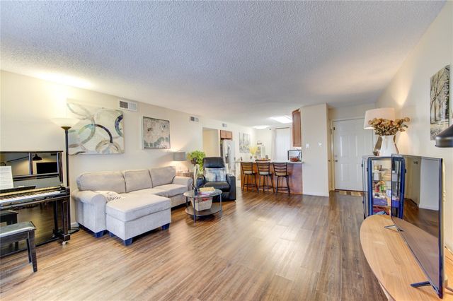 1901 S Voss Road 4, Houston, TX 77057