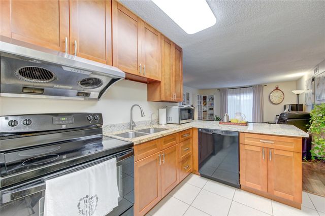 1901 S Voss Road 4, Houston, TX 77057