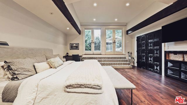 3440 Mandeville Canyon Road, Los Angeles, CA 90049