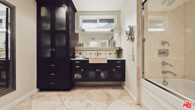 3440 Mandeville Canyon Road, Los Angeles, CA 90049