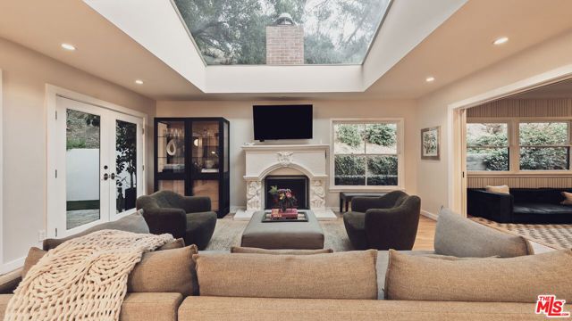 3440 Mandeville Canyon Road, Los Angeles, CA 90049