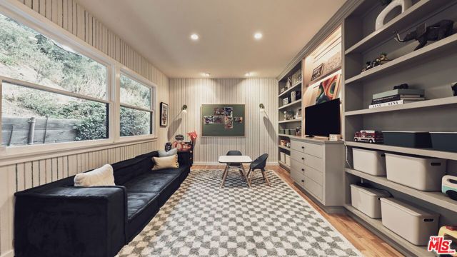 3440 Mandeville Canyon Road, Los Angeles, CA 90049