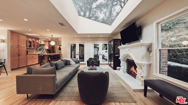 3440 Mandeville Canyon Road, Los Angeles, CA 90049