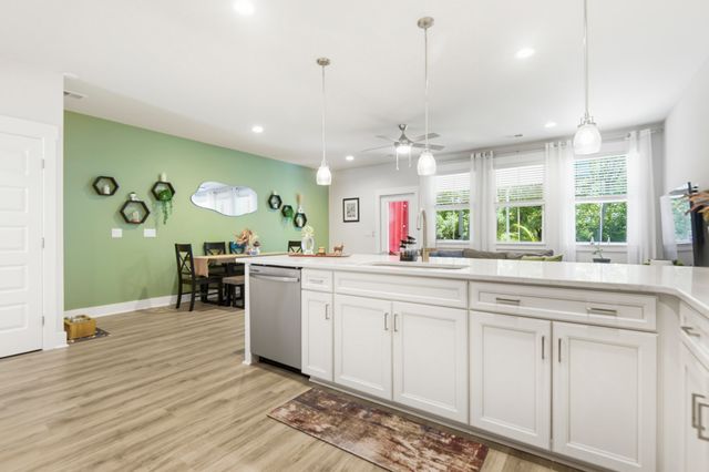 7722 Park Gate Drive, North Charleston, SC 29418
