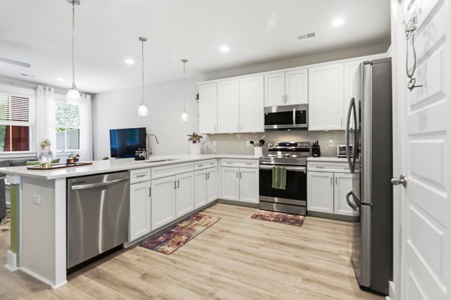 7722 Park Gate Drive, North Charleston, SC 29418