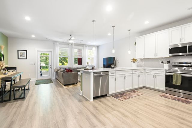 7722 Park Gate Drive, North Charleston, SC 29418
