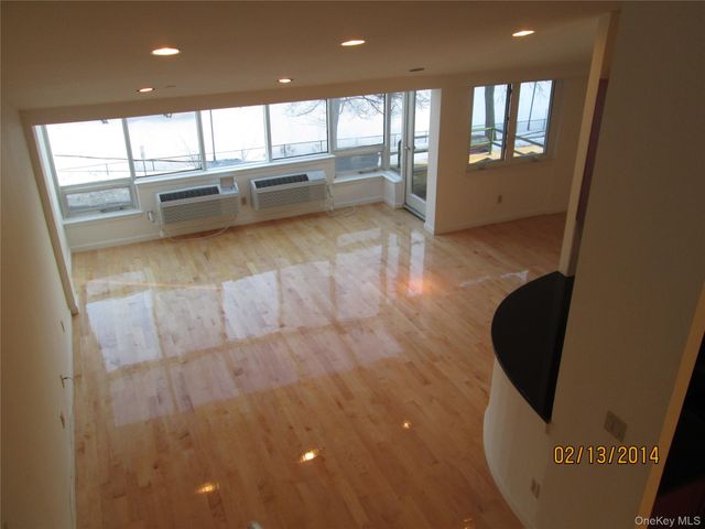 237 Great Neck 4B, Great Neck, NY 11021