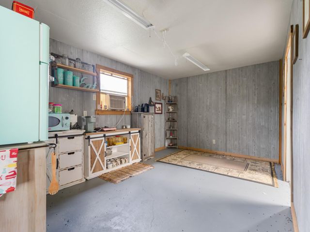 182 Smith Road, Collegeport, TX 77465