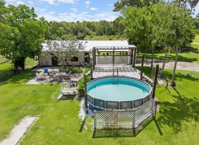 182 Smith Road, Collegeport, TX 77465
