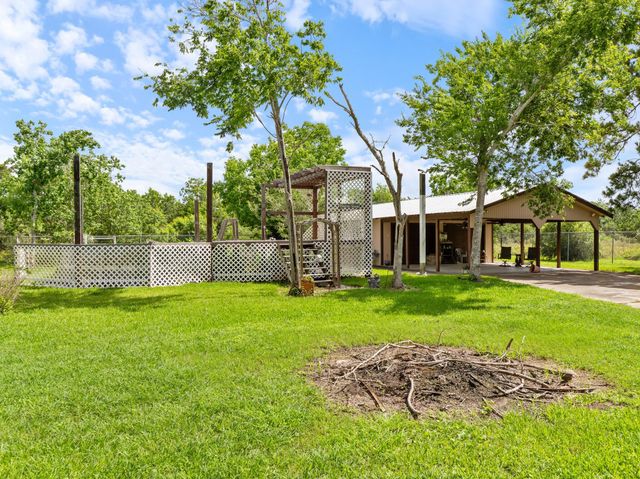 182 Smith Road, Collegeport, TX 77465