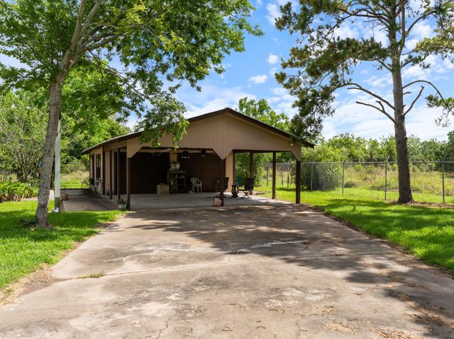 182 Smith Road, Collegeport, TX 77465
