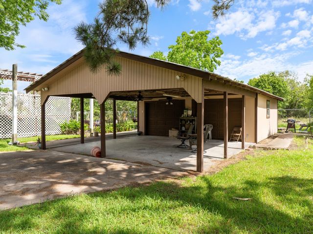 182 Smith Road, Collegeport, TX 77465
