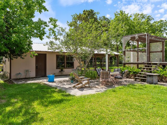 182 Smith Road, Collegeport, TX 77465