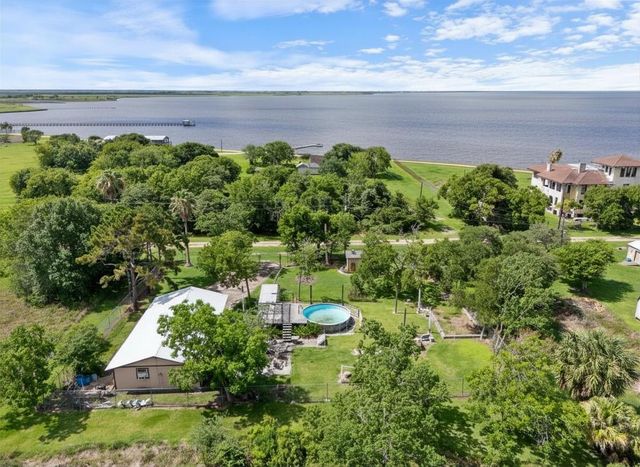 182 Smith Road, Collegeport, TX 77465