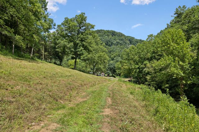 2864 Sycamore Valley Rd, Pleasant Shade, TN 37145