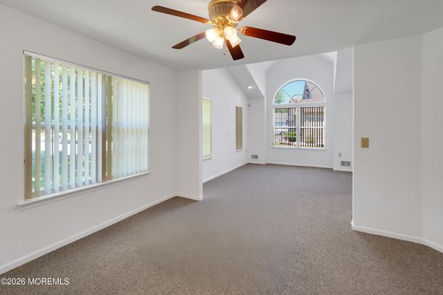 21 Tudor Court, Jackson, NJ 08527