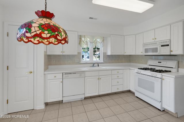 21 Tudor Court, Jackson, NJ 08527