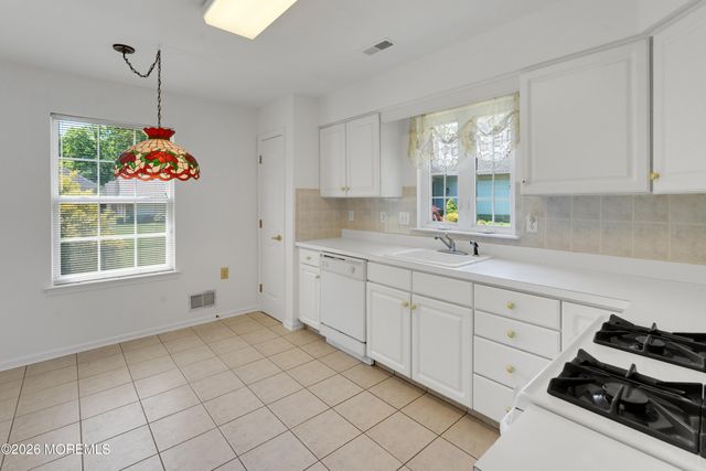 21 Tudor Court, Jackson, NJ 08527