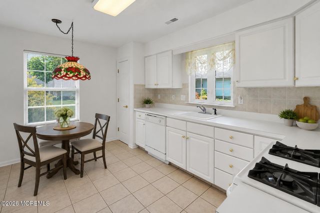 21 Tudor Court, Jackson, NJ 08527