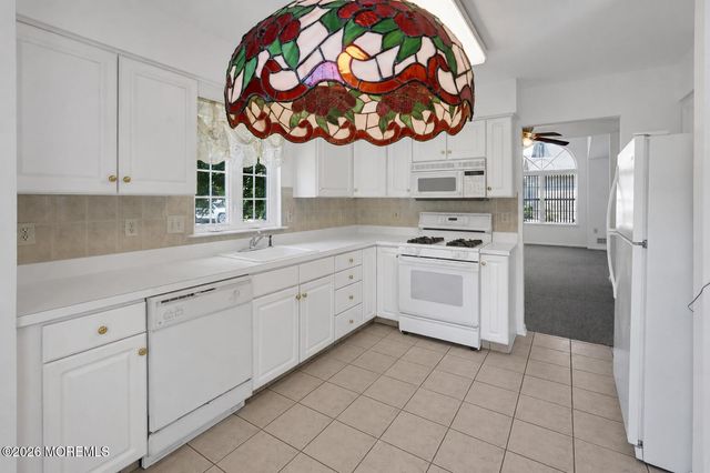 21 Tudor Court, Jackson, NJ 08527