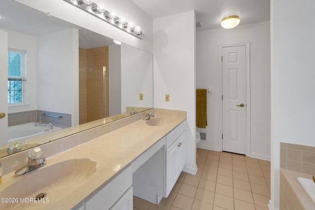 21 Tudor Court, Jackson, NJ 08527