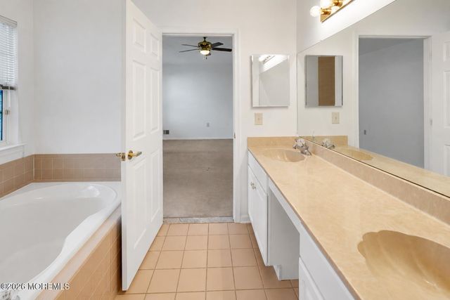 21 Tudor Court, Jackson, NJ 08527
