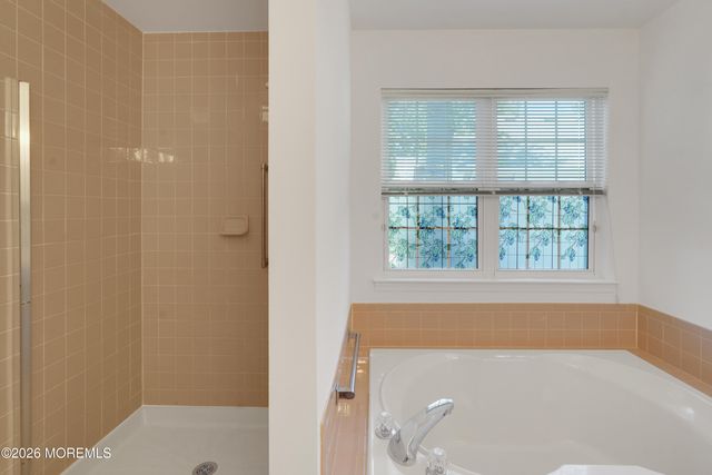 21 Tudor Court, Jackson, NJ 08527