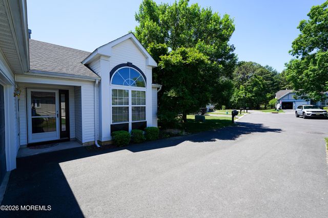 21 Tudor Court, Jackson, NJ 08527