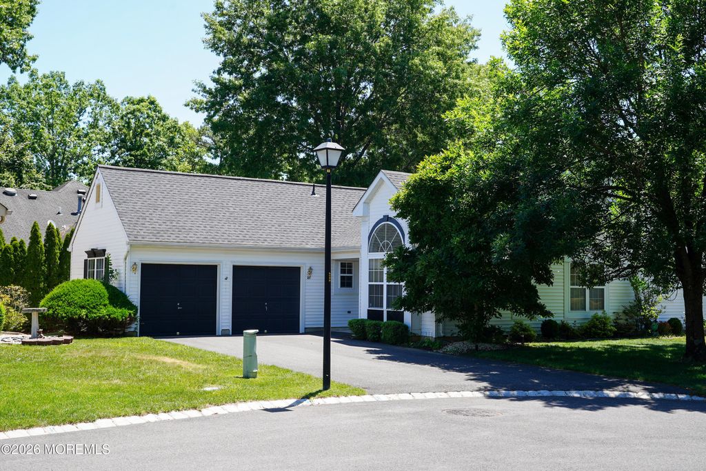 21 Tudor Court, Jackson, NJ 08527