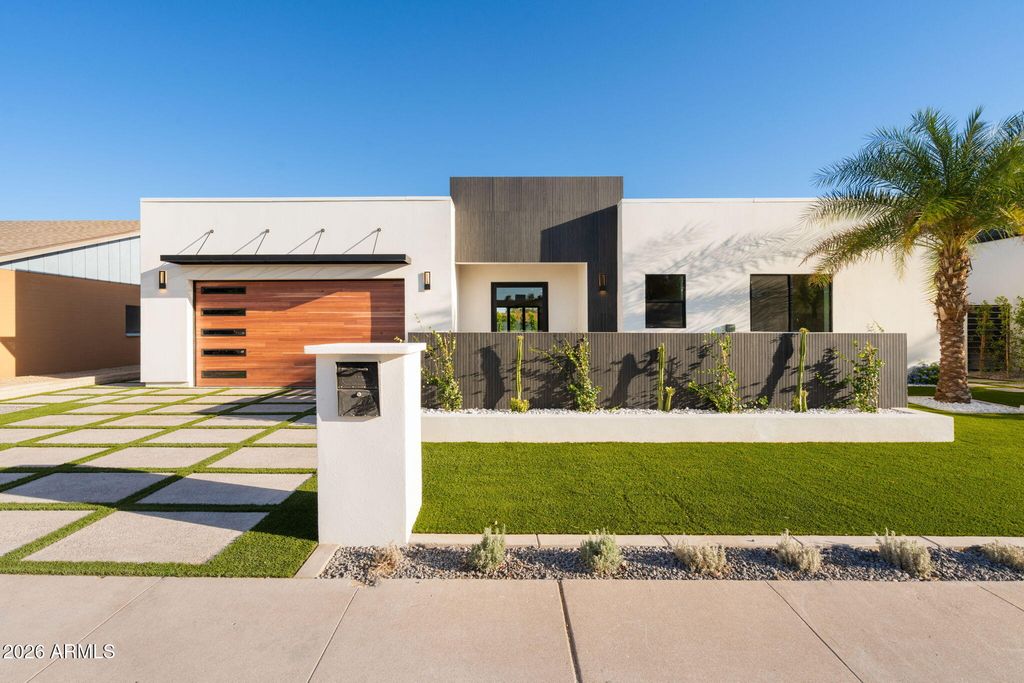 8531 E INDIANOLA Avenue, Scottsdale, AZ 85251 — photo 2