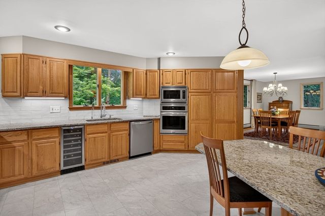 5 Acorn Ln, Mattapoisett, MA 02739