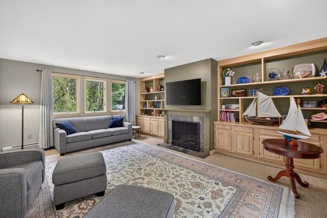 5 Acorn Ln, Mattapoisett, MA 02739