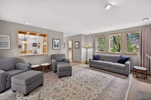 5 Acorn Ln, Mattapoisett, MA 02739