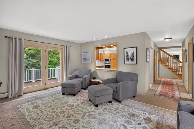 5 Acorn Ln, Mattapoisett, MA 02739