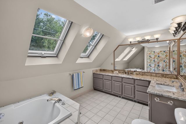5 Acorn Ln, Mattapoisett, MA 02739