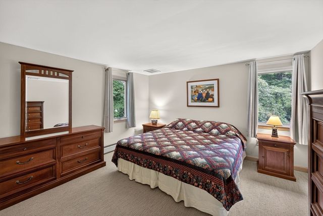 5 Acorn Ln, Mattapoisett, MA 02739