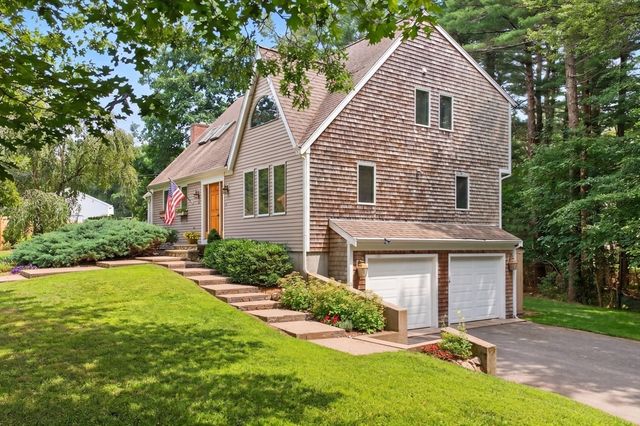 5 Acorn Ln, Mattapoisett, MA 02739