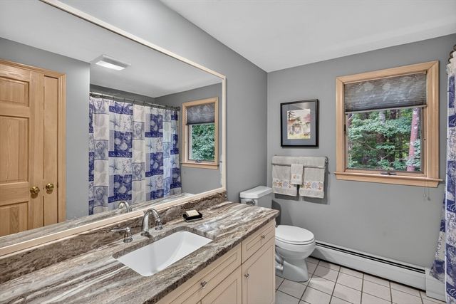 5 Acorn Ln, Mattapoisett, MA 02739