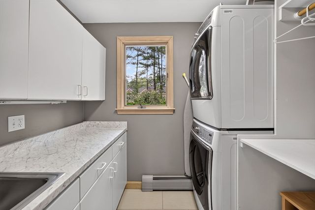 5 Acorn Ln, Mattapoisett, MA 02739