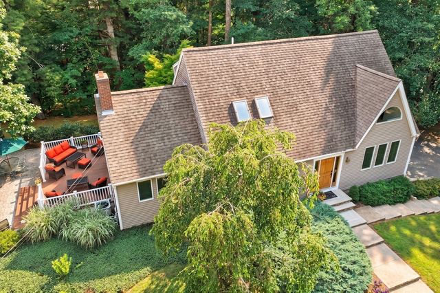 5 Acorn Ln, Mattapoisett, MA 02739