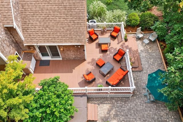 5 Acorn Ln, Mattapoisett, MA 02739