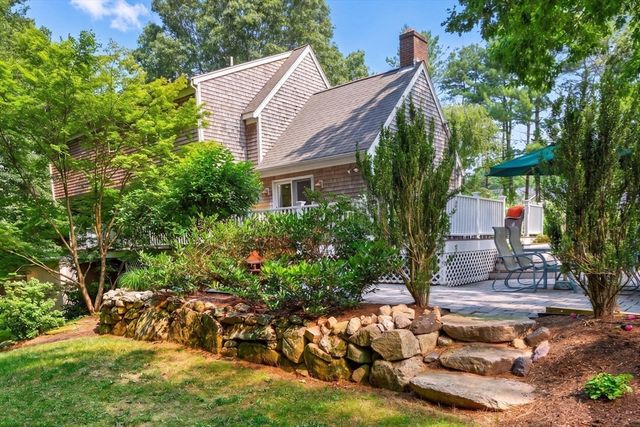 5 Acorn Ln, Mattapoisett, MA 02739