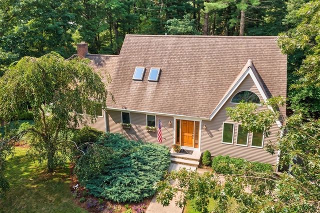 5 Acorn Ln, Mattapoisett, MA 02739